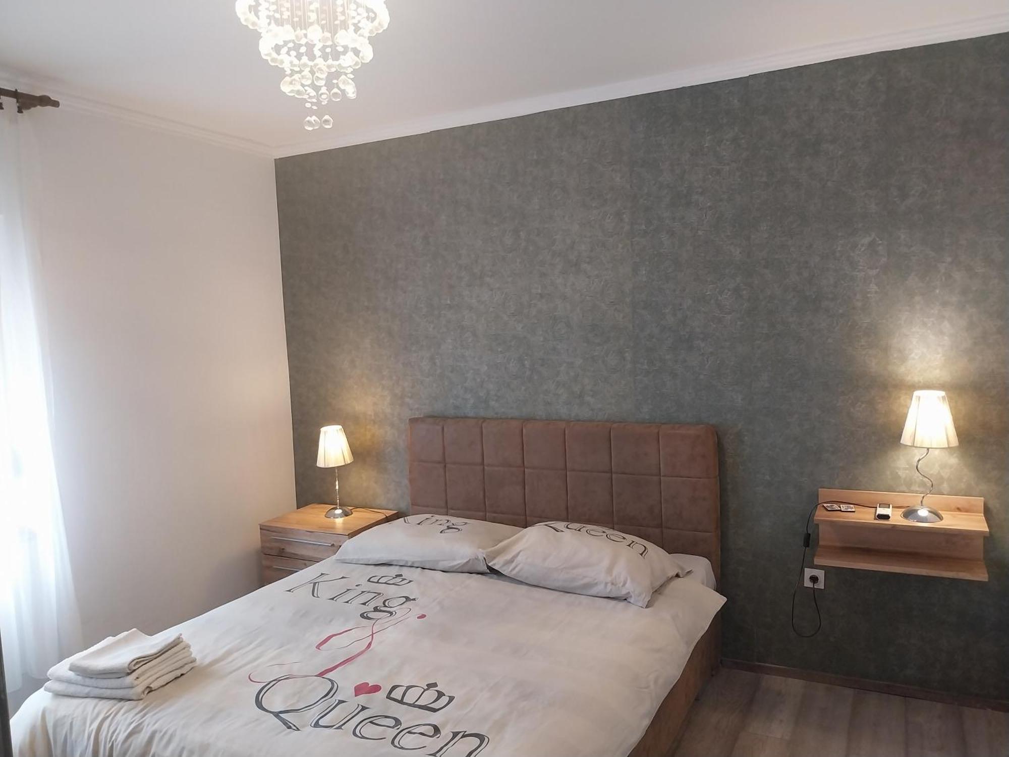 Brig 108 - Private Swimming Pool And Jacuzzi Apartment