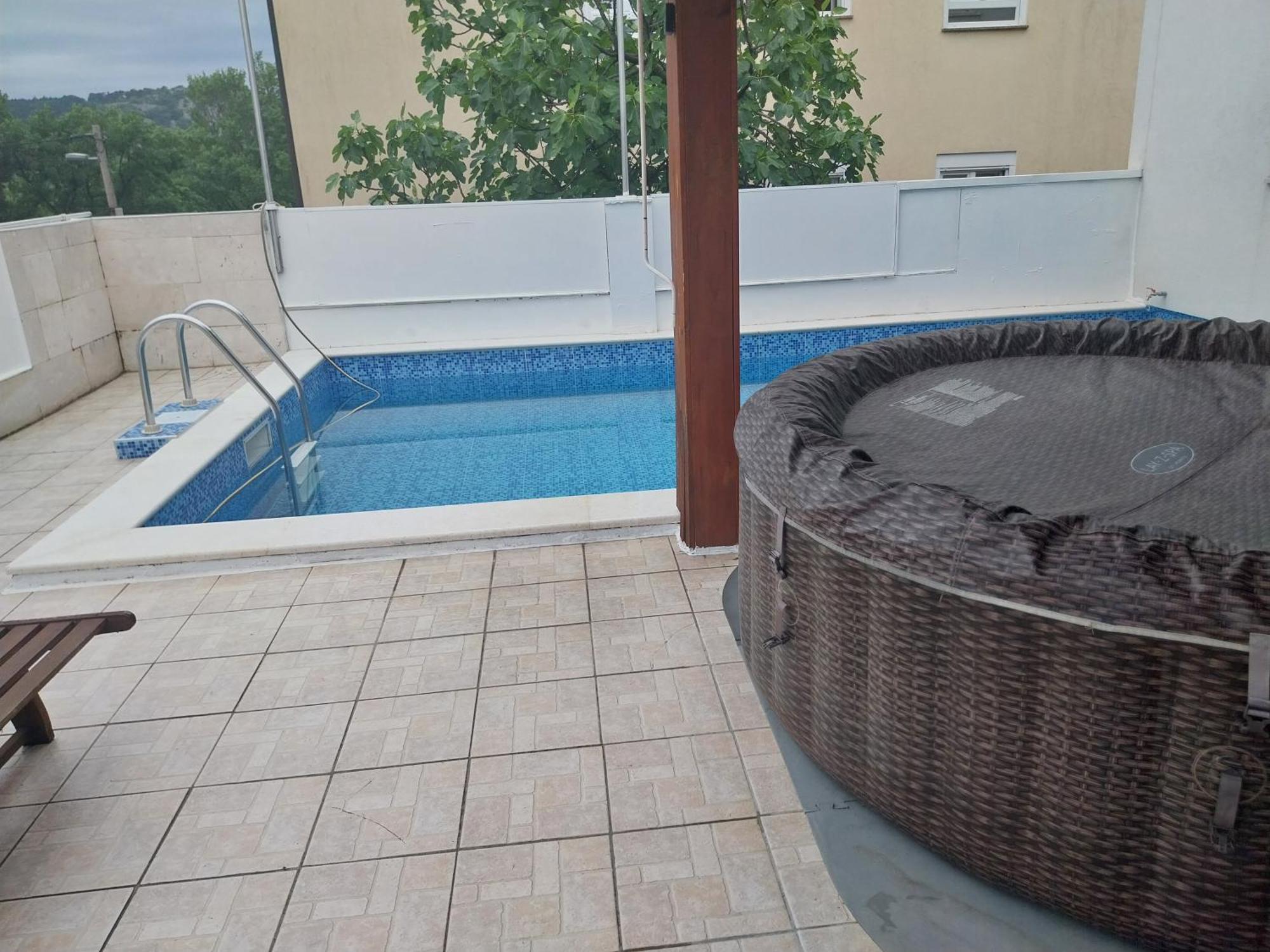 Brig 108 - Private Swimming Pool And Jacuzzi Apartment *